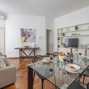  Apartamento The Rent - Gorgeous Two-bedroom In Porta Nuova District Italia