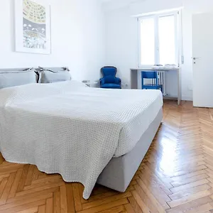  Apartamento Flat 5 Min From Duomo With Park For Small Cars Italia